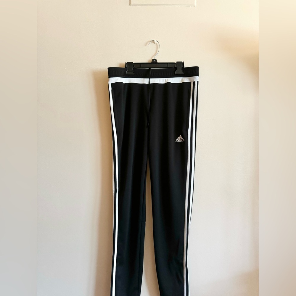 Adidas 3-stripe essential joggers (31”)